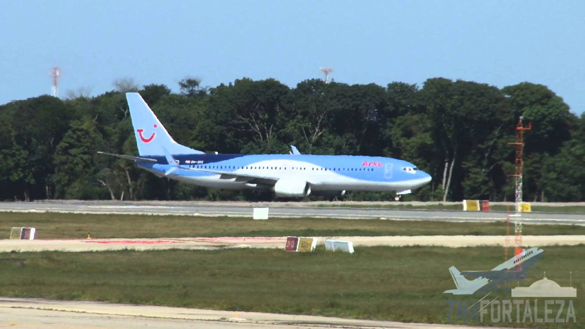 Boeing 737-8K5 Arkefly HD